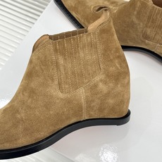 MaisonMargiela|MM6马吉拉 复古内增高尖头切尔西短靴 隐形内增高悄拔身形比例 弹力靴筒贴合脚踝曲线 做旧 MaisonMargiela|MM6马吉拉 复古内增高尖头切尔西短靴 隐形内增高悄拔身形比例 弹力靴筒贴合脚踝曲线 做旧