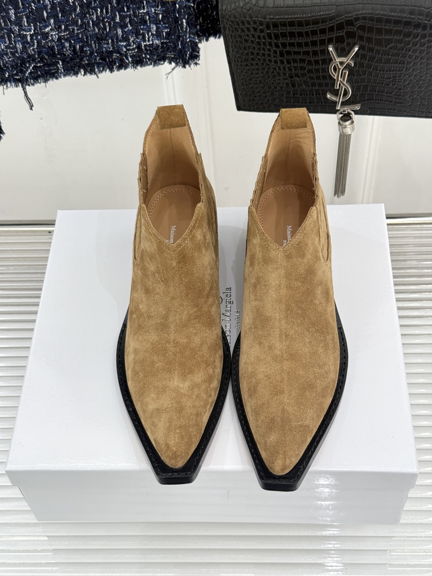 MaisonMargiela|MM6马吉拉 复古内增高尖头切尔西短靴 隐形内增高悄拔身形比例 弹力靴筒贴合脚踝曲线 做旧 MaisonMargiela|MM6马吉拉 复古内增高尖头切尔西短靴 隐形内增高悄拔身形比例 弹力靴筒贴合脚踝曲线 做旧