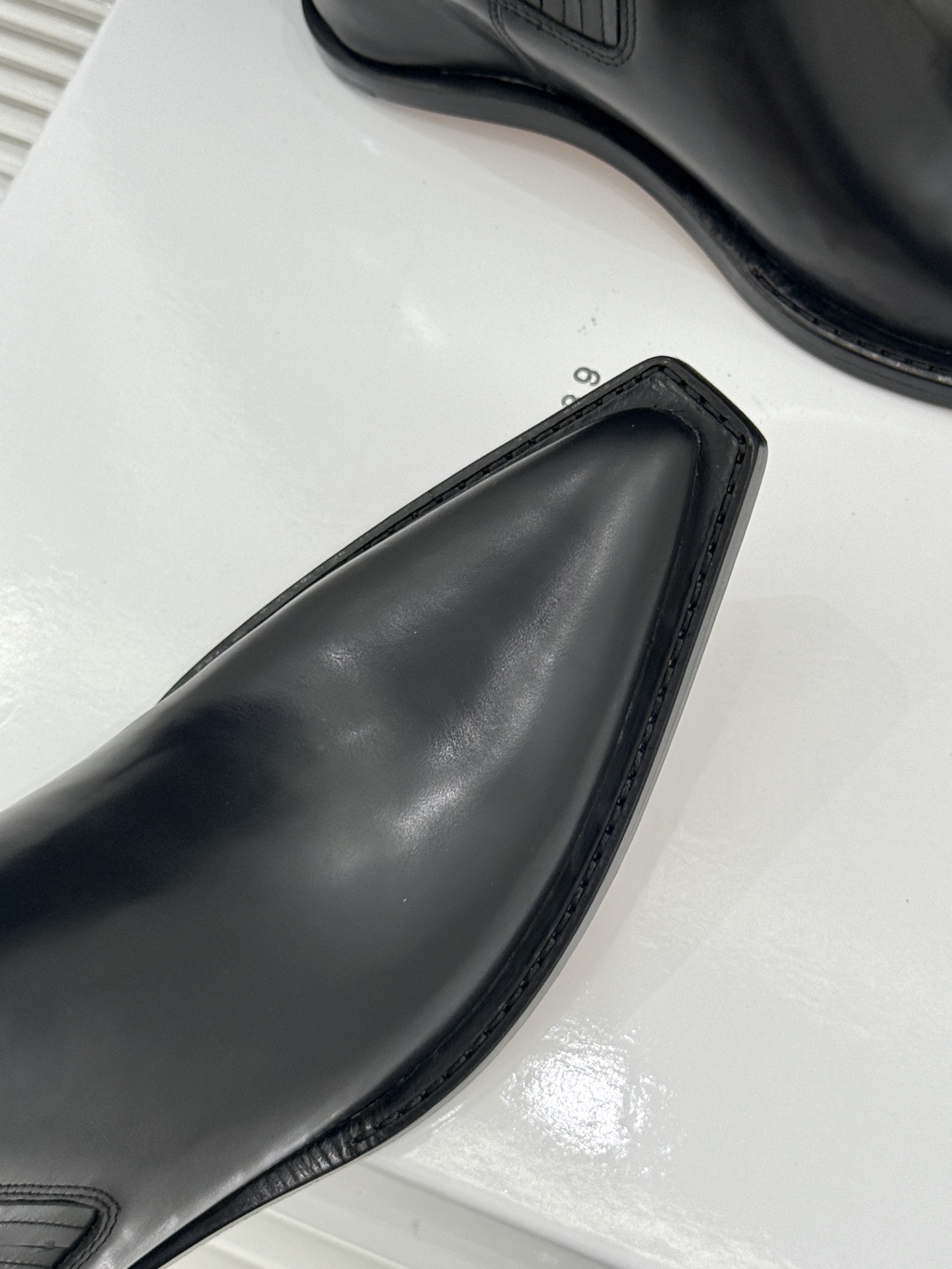 MaisonMargiela｜MM6马吉拉 复古内增高尖头切尔西短靴 隐形内增高悄拔身形比例 弹力靴筒贴合脚踝曲线 做旧