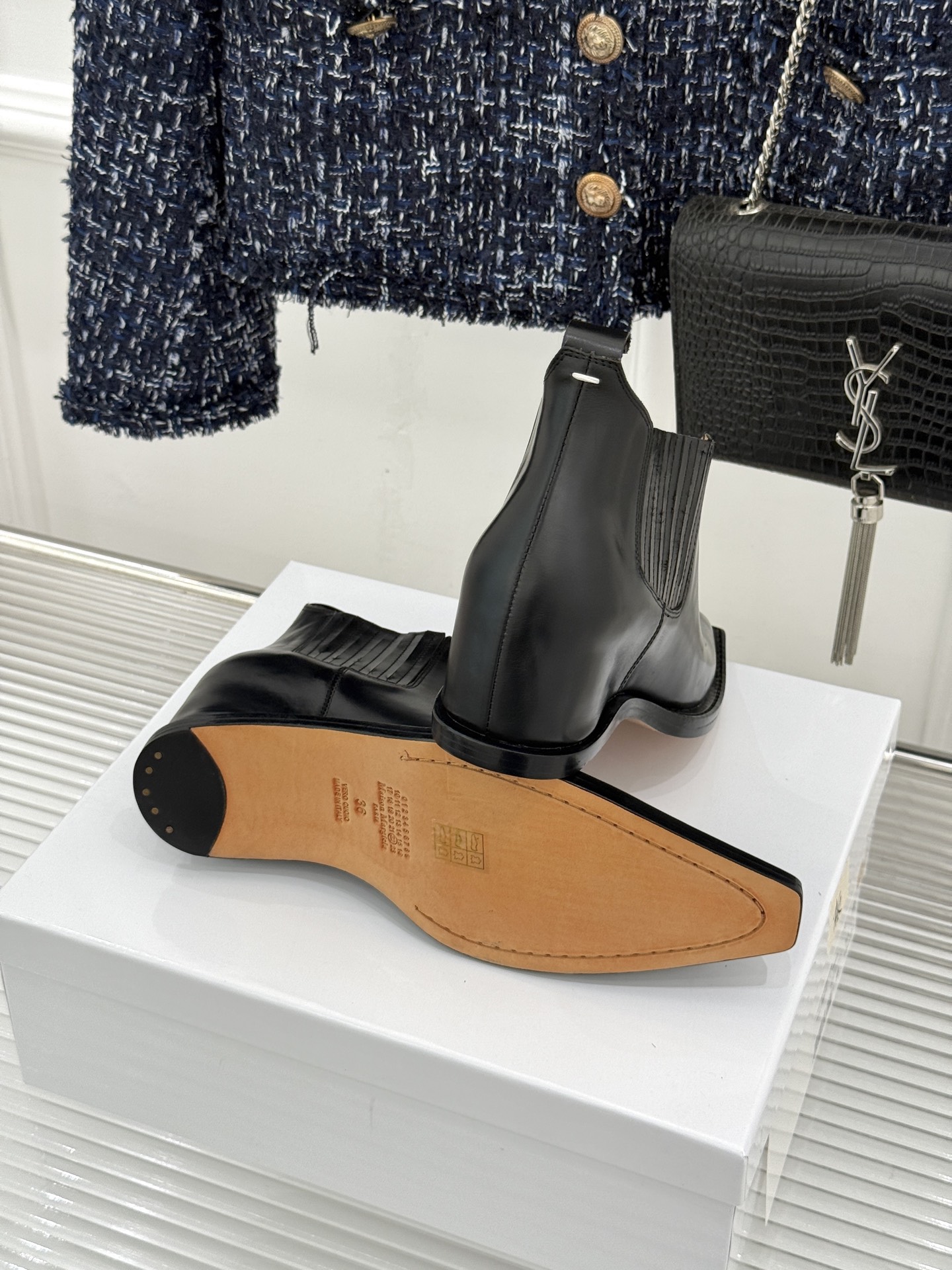 MaisonMargiela｜MM6马吉拉 复古内增高尖头切尔西短靴 隐形内增高悄拔身形比例 弹力靴筒贴合脚踝曲线 做旧