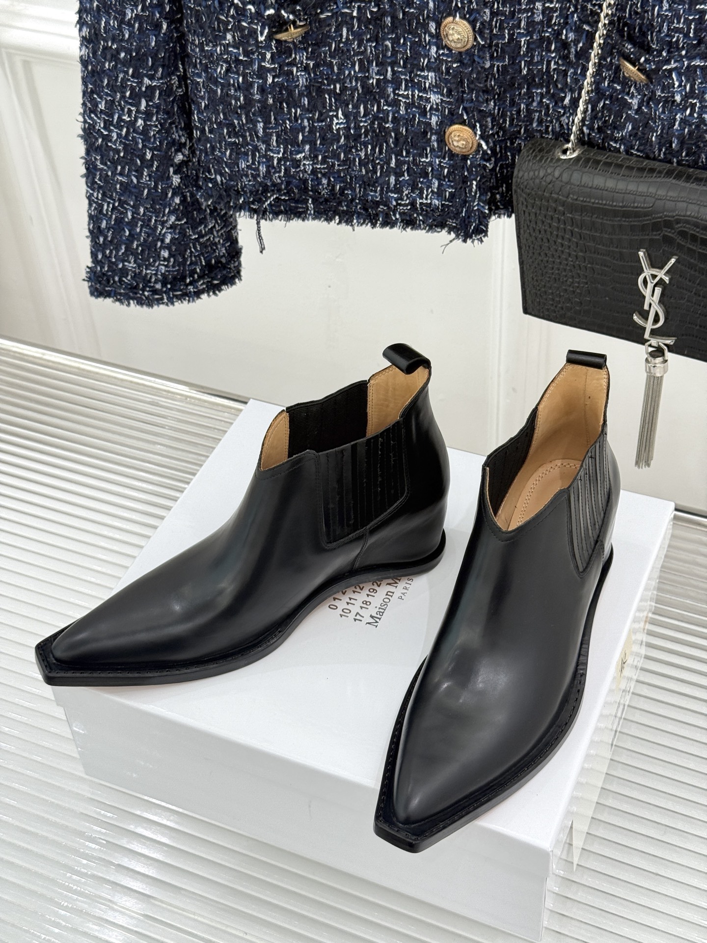 MaisonMargiela｜MM6马吉拉 复古内增高尖头切尔西短靴 隐形内增高悄拔身形比例 弹力靴筒贴合脚踝曲线 做旧