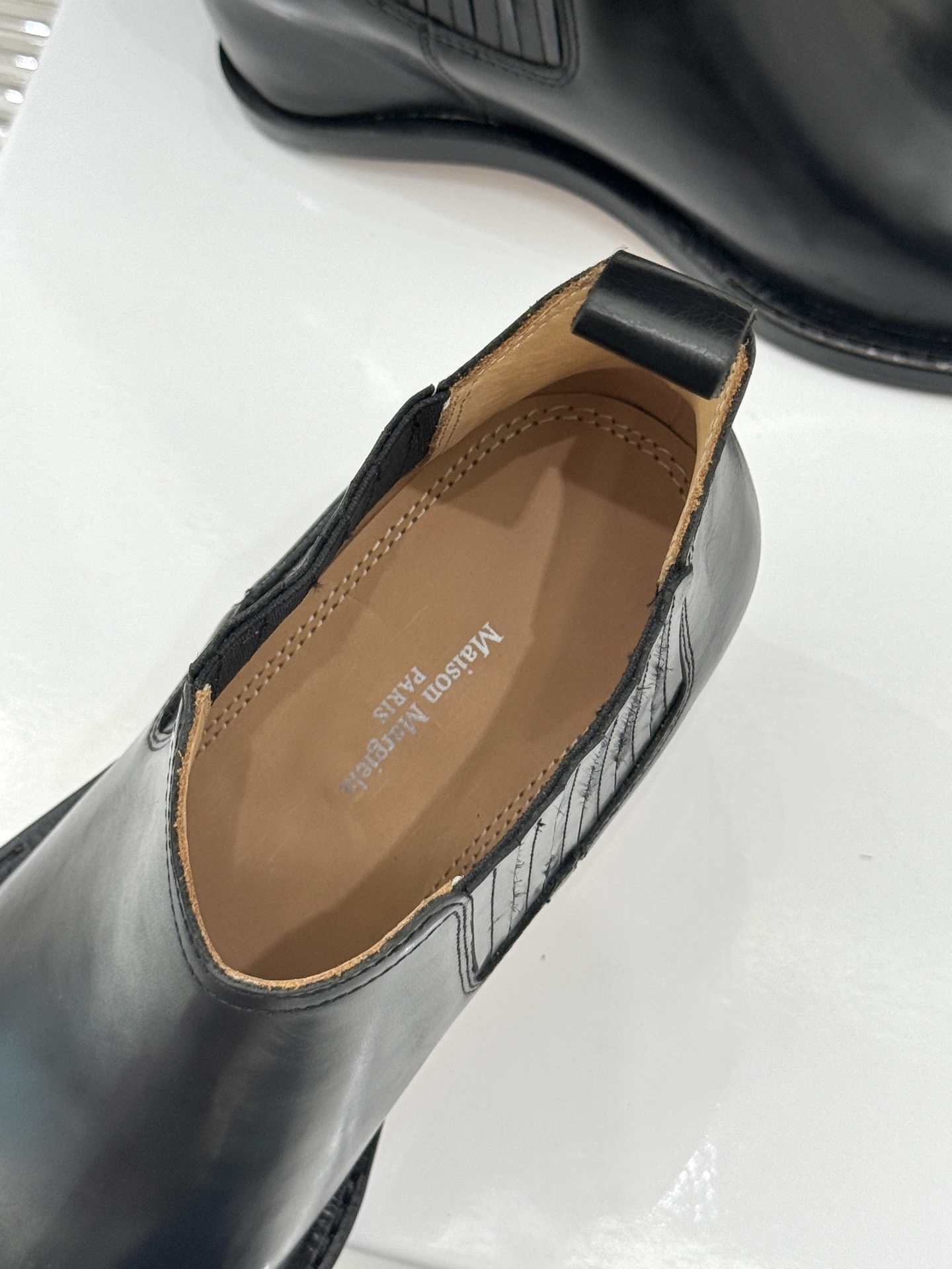 MaisonMargiela｜MM6马吉拉 复古内增高尖头切尔西短靴 隐形内增高悄拔身形比例 弹力靴筒贴合脚踝曲线 做旧