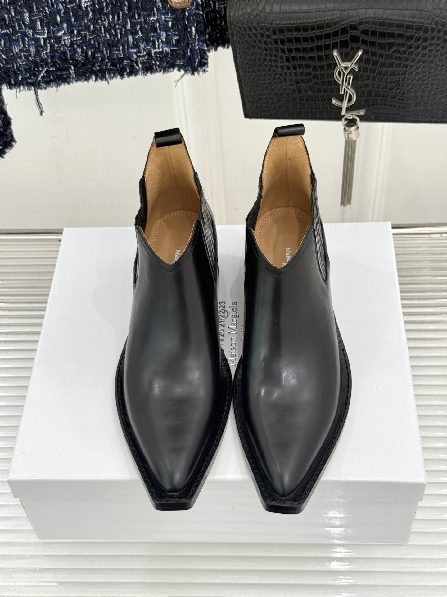 MaisonMargiela｜MM6马吉拉 复古内增高尖头切尔西短靴 隐形内增高悄拔身形比例 弹力靴筒贴合脚踝曲线 做旧