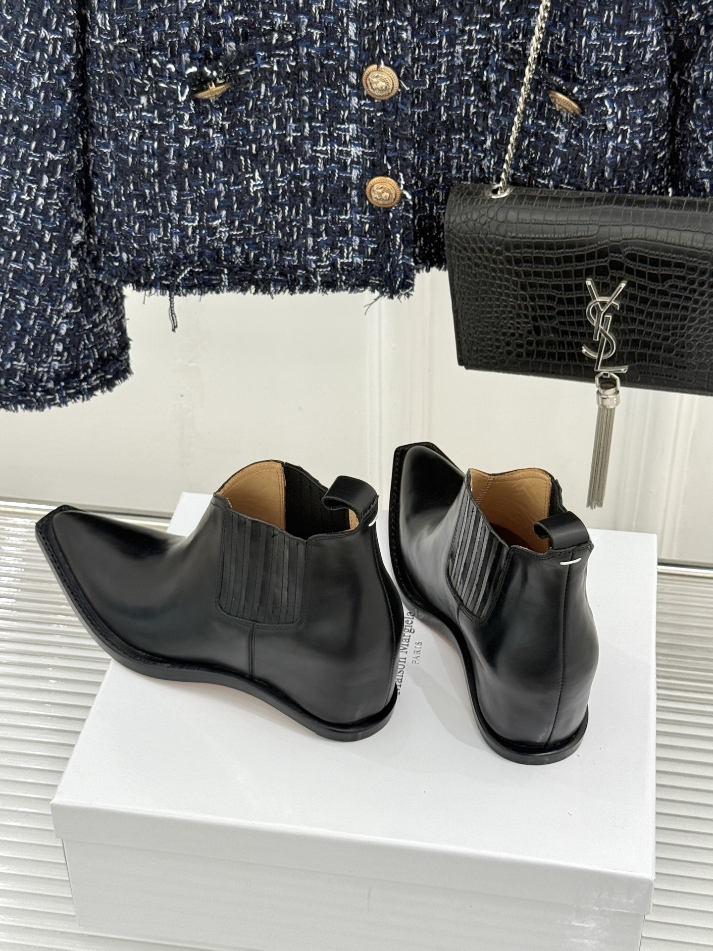 MaisonMargiela｜MM6马吉拉 复古内增高尖头切尔西短靴 隐形内增高悄拔身形比例 弹力靴筒贴合脚踝曲线 做旧