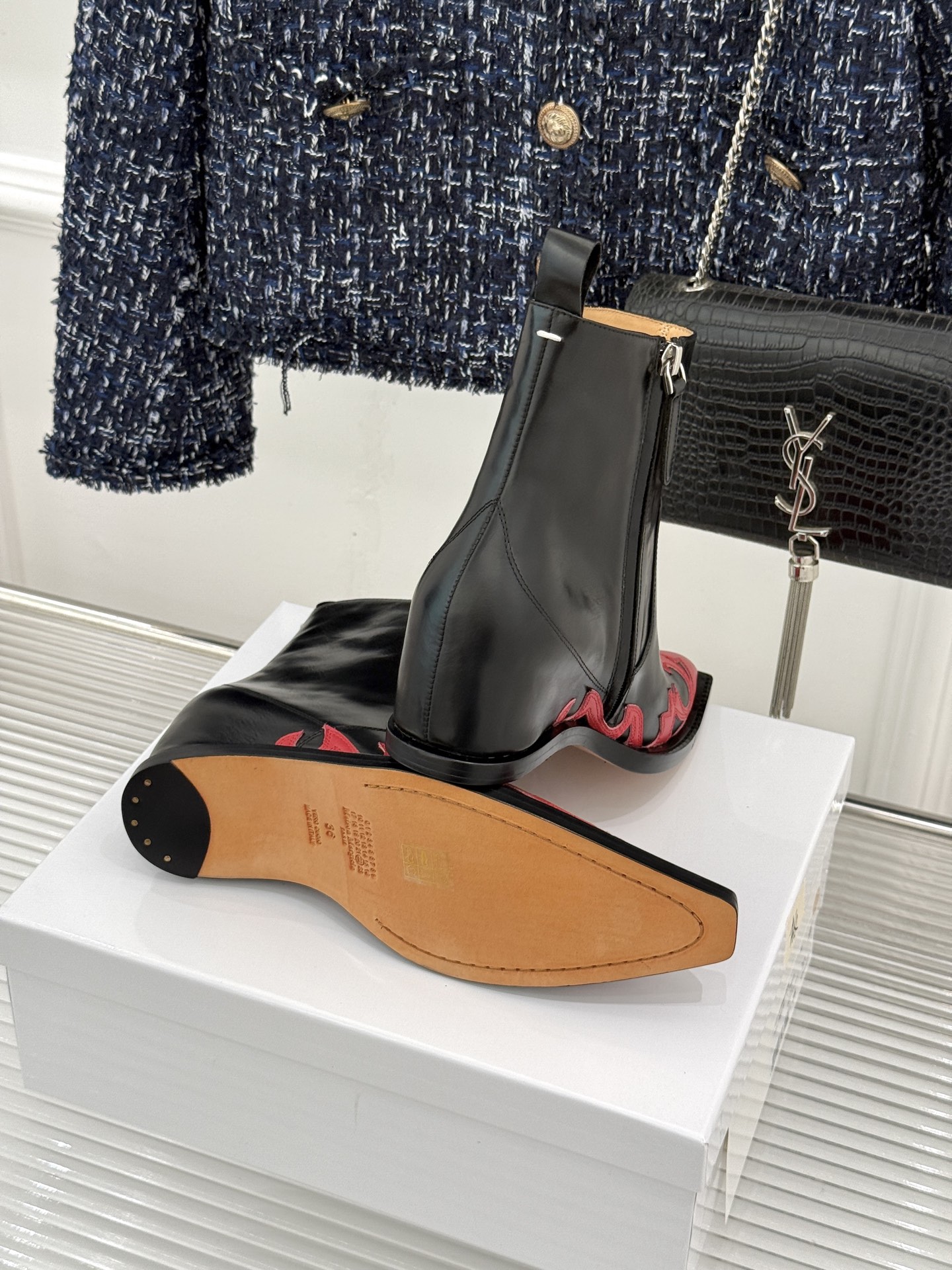 MaisonMargiela|MM6马吉拉 复古内增高电绣尖头短靴 隐形内增高悄拔身形比例 复古电绣藏解构巧思 做旧牛皮 MaisonMargiela|MM6马吉拉 复古内增高电绣尖头短靴 隐形内增高悄拔身形比例 复古电绣藏解构巧思 做旧牛皮