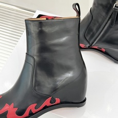 MaisonMargiela|MM6马吉拉 复古内增高电绣尖头短靴 隐形内增高悄拔身形比例 复古电绣藏解构巧思 做旧牛皮 MaisonMargiela|MM6马吉拉 复古内增高电绣尖头短靴 隐形内增高悄拔身形比例 复古电绣藏解构巧思 做旧牛皮