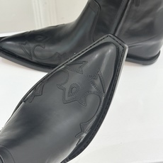 MaisonMargiela|MM6马吉拉 复古内增高电绣尖头短靴 隐形内增高悄拔身形比例 复古电绣藏解构巧思 做旧牛皮 MaisonMargiela|MM6马吉拉 复古内增高电绣尖头短靴 隐形内增高悄拔身形比例 复古电绣藏解构巧思 做旧牛皮