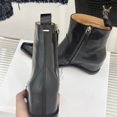 MaisonMargiela|MM6马吉拉 复古内增高电绣尖头短靴 隐形内增高悄拔身形比例 复古电绣藏解构巧思 做旧牛皮 MaisonMargiela|MM6马吉拉 复古内增高电绣尖头短靴 隐形内增高悄拔身形比例 复古电绣藏解构巧思 做旧牛皮
