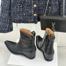 MaisonMargiela|MM6马吉拉 复古内增高电绣尖头短靴 隐形内增高悄拔身形比例 复古电绣藏解构巧思 做旧牛皮 MaisonMargiela|MM6马吉拉 复古内增高电绣尖头短靴 隐形内增高悄拔身形比例 复古电绣藏解构巧思 做旧牛皮