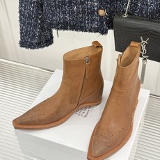 MaisonMargiela|MM6马吉拉 复古内增高电绣尖头短靴 隐形内增高悄拔身形比例 复古电绣藏解构巧思 做旧牛皮 MaisonMargiela|MM6马吉拉 复古内增高电绣尖头短靴 隐形内增高悄拔身形比例 复古电绣藏解构巧思 做旧牛皮