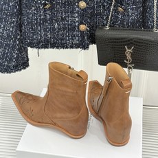 MaisonMargiela|MM6马吉拉 复古内增高电绣尖头短靴 隐形内增高悄拔身形比例 复古电绣藏解构巧思 做旧牛皮 MaisonMargiela|MM6马吉拉 复古内增高电绣尖头短靴 隐形内增高悄拔身形比例 复古电绣藏解构巧思 做旧牛皮