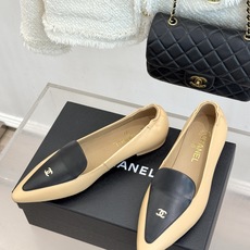 CHANE*|小香26B新品双C 拼色尖头平底凉鞋单鞋 撞色鞋头勾勒复古意趣 鞋头压印经典双C标识 羊皮质感温润又细腻 CHANE*|小香26B新品双C 拼色尖头平底凉鞋单鞋 撞色鞋头勾勒复古意趣 鞋头压印经典双C标识 羊皮质感温润又细腻