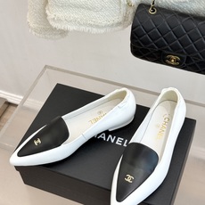 CHANE*|小香26B新品双C 拼色尖头平底凉鞋单鞋 撞色鞋头勾勒复古意趣 鞋头压印经典双C标识 羊皮质感温润又细腻 CHANE*|小香26B新品双C 拼色尖头平底凉鞋单鞋 撞色鞋头勾勒复古意趣 鞋头压印经典双C标识 羊皮质感温润又细腻