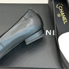 CHANE*|小香26B新品双C 拼色尖头平底凉鞋单鞋 撞色鞋头勾勒复古意趣 鞋头压印经典双C标识 羊皮质感温润又细腻 CHANE*|小香26B新品双C 拼色尖头平底凉鞋单鞋 撞色鞋头勾勒复古意趣 鞋头压印经典双C标识 羊皮质感温润又细腻