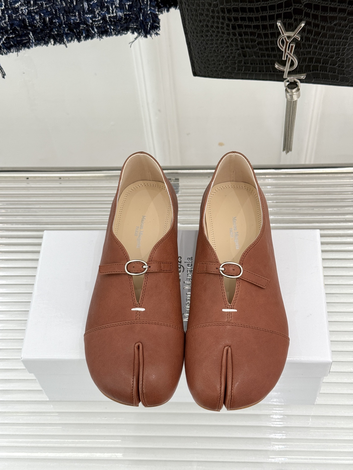 MaisonMargiela｜MM6马吉拉 复古分趾玛丽珍鞋 谁懂马吉拉这双的魅力 复古分趾玛丽珍鞋型 招牌分趾灵魂设计