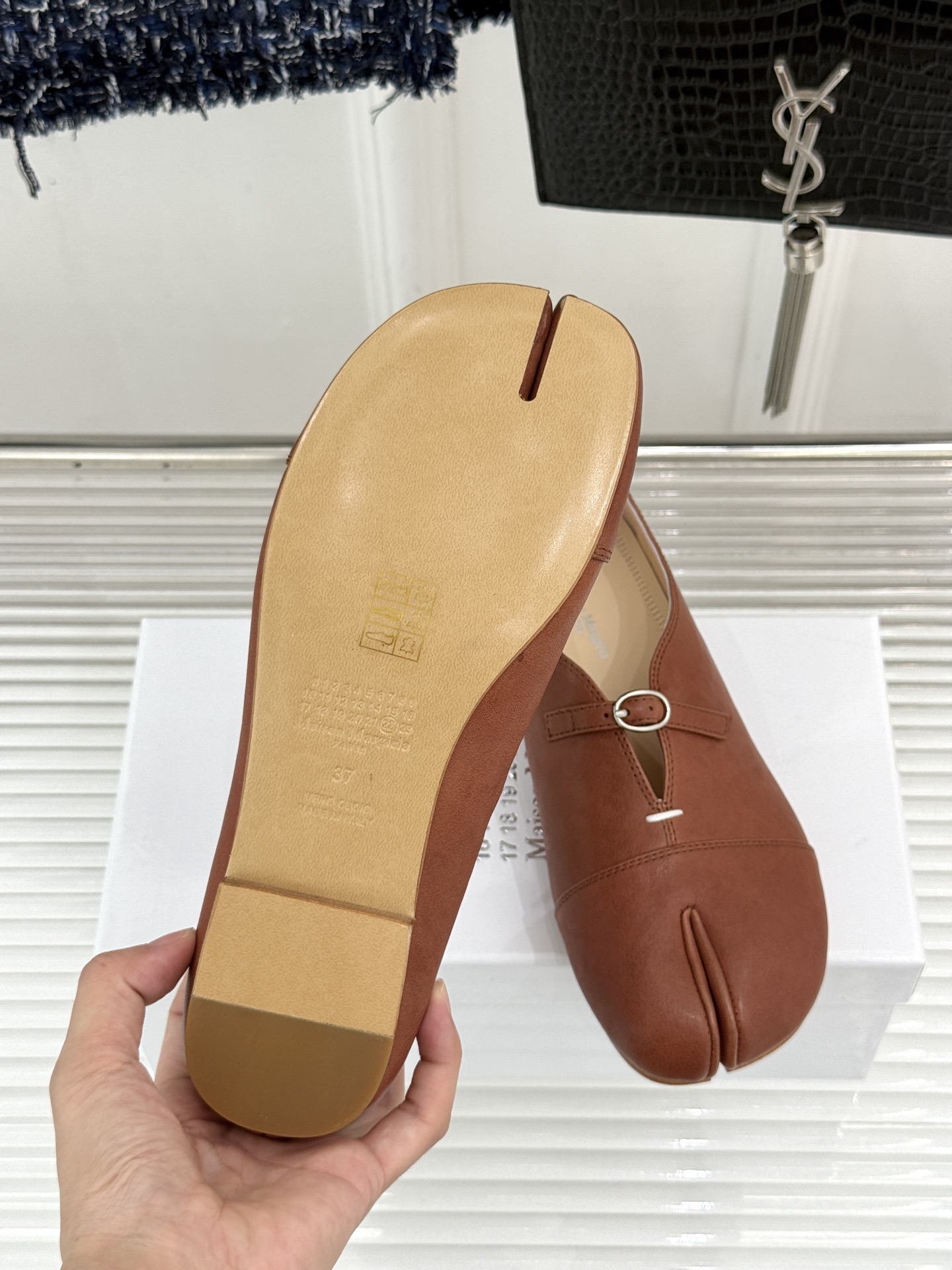 MaisonMargiela｜MM6马吉拉 复古分趾玛丽珍鞋 谁懂马吉拉这双的魅力 复古分趾玛丽珍鞋型 招牌分趾灵魂设计
