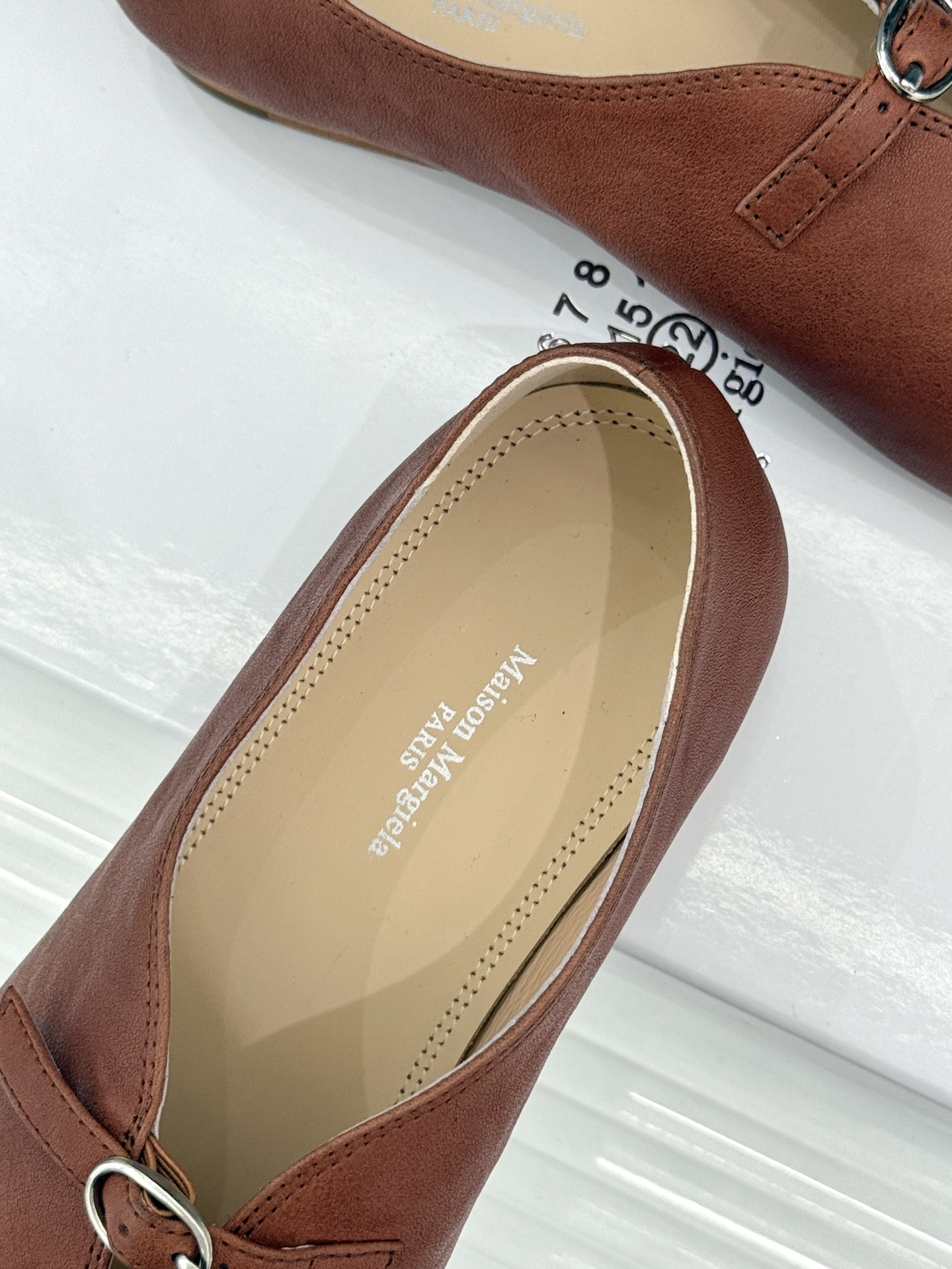 MaisonMargiela｜MM6马吉拉 复古分趾玛丽珍鞋 谁懂马吉拉这双的魅力 复古分趾玛丽珍鞋型 招牌分趾灵魂设计