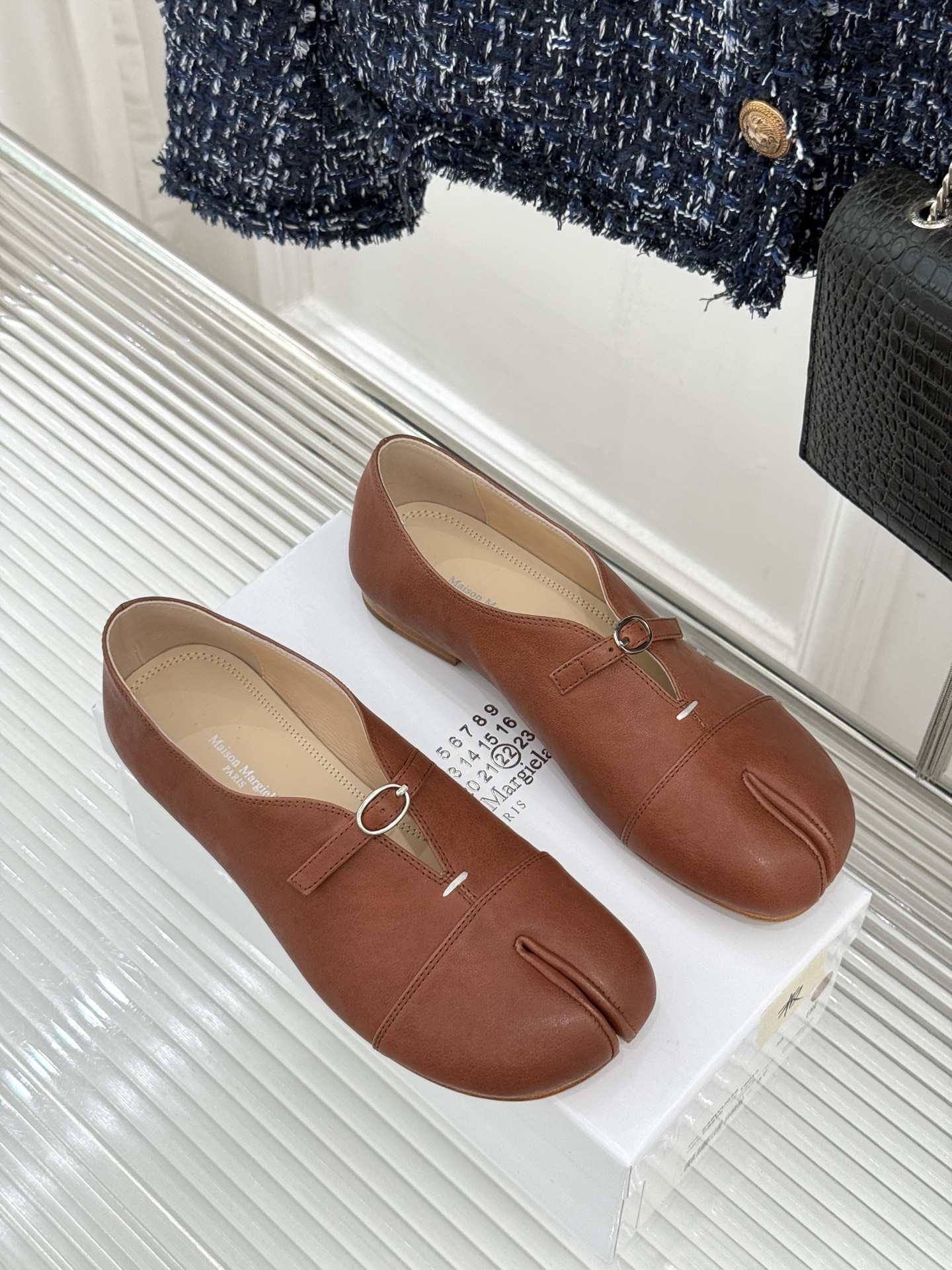 MaisonMargiela｜MM6马吉拉 复古分趾玛丽珍鞋 谁懂马吉拉这双的魅力 复古分趾玛丽珍鞋型 招牌分趾灵魂设计