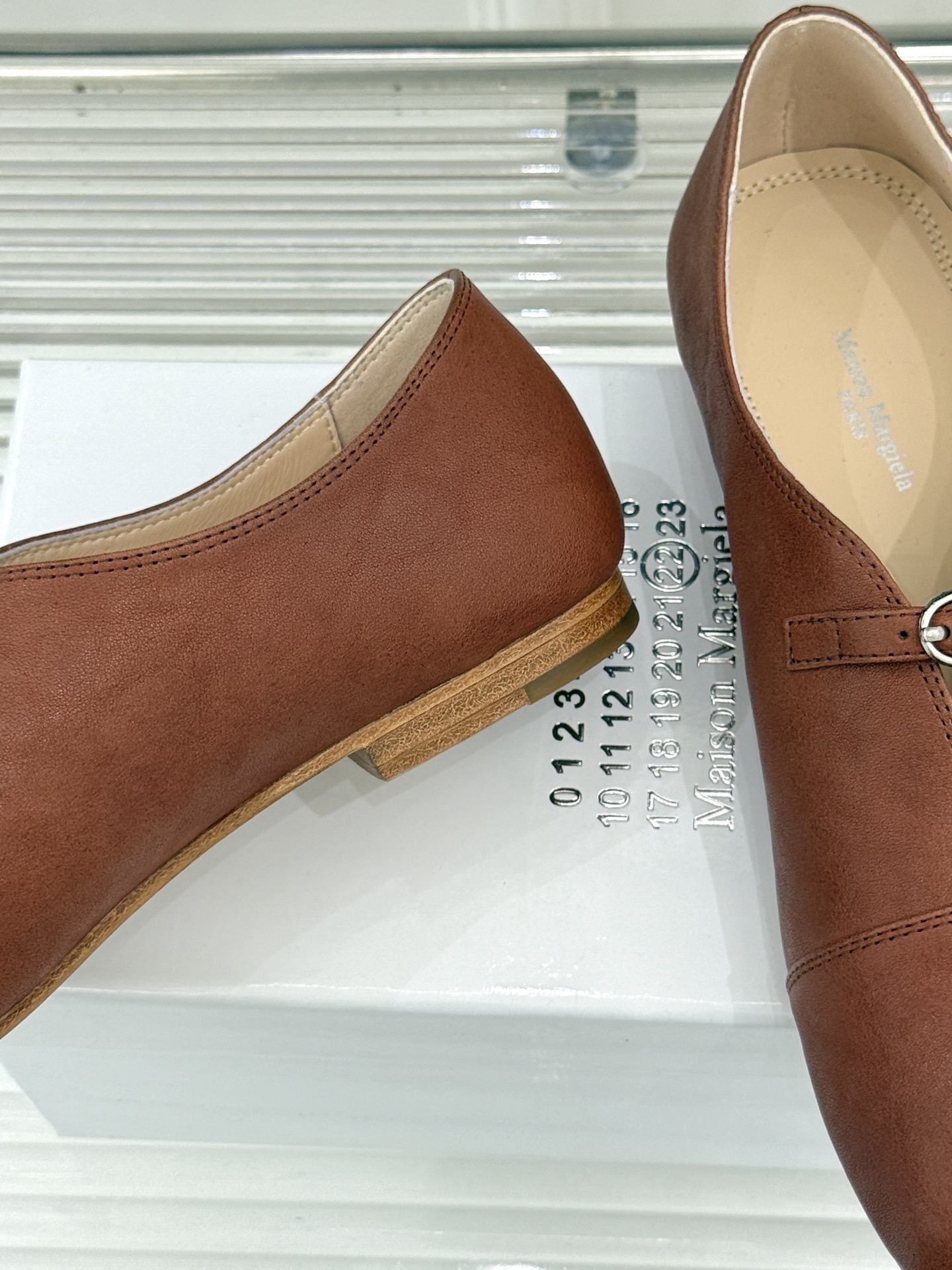 MaisonMargiela｜MM6马吉拉 复古分趾玛丽珍鞋 谁懂马吉拉这双的魅力 复古分趾玛丽珍鞋型 招牌分趾灵魂设计