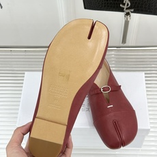 MaisonMargiela|MM6马吉拉 复古分趾玛丽珍鞋 谁懂马吉拉这双的魅力 复古分趾玛丽珍鞋型 招牌分趾灵魂设计 MaisonMargiela|MM6马吉拉 复古分趾玛丽珍鞋 谁懂马吉拉这双的魅力 复古分趾玛丽珍鞋型 招牌分趾灵魂设计