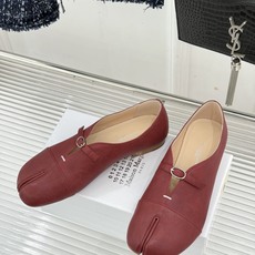 MaisonMargiela|MM6马吉拉 复古分趾玛丽珍鞋 谁懂马吉拉这双的魅力 复古分趾玛丽珍鞋型 招牌分趾灵魂设计 MaisonMargiela|MM6马吉拉 复古分趾玛丽珍鞋 谁懂马吉拉这双的魅力 复古分趾玛丽珍鞋型 招牌分趾灵魂设计