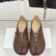MaisonMargiela|MM6马吉拉 复古分趾玛丽珍鞋 谁懂马吉拉这双的魅力 复古分趾玛丽珍鞋型 招牌分趾灵魂设计 MaisonMargiela|MM6马吉拉 复古分趾玛丽珍鞋 谁懂马吉拉这双的魅力 复古分趾玛丽珍鞋型 招牌分趾灵魂设计