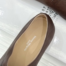 MaisonMargiela|MM6马吉拉 复古分趾玛丽珍鞋 谁懂马吉拉这双的魅力 复古分趾玛丽珍鞋型 招牌分趾灵魂设计 MaisonMargiela|MM6马吉拉 复古分趾玛丽珍鞋 谁懂马吉拉这双的魅力 复古分趾玛丽珍鞋型 招牌分趾灵魂设计