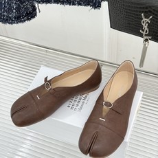MaisonMargiela|MM6马吉拉 复古分趾玛丽珍鞋 谁懂马吉拉这双的魅力 复古分趾玛丽珍鞋型 招牌分趾灵魂设计 MaisonMargiela|MM6马吉拉 复古分趾玛丽珍鞋 谁懂马吉拉这双的魅力 复古分趾玛丽珍鞋型 招牌分趾灵魂设计
