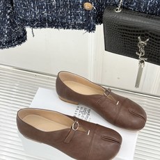 MaisonMargiela|MM6马吉拉 复古分趾玛丽珍鞋 谁懂马吉拉这双的魅力 复古分趾玛丽珍鞋型 招牌分趾灵魂设计 MaisonMargiela|MM6马吉拉 复古分趾玛丽珍鞋 谁懂马吉拉这双的魅力 复古分趾玛丽珍鞋型 招牌分趾灵魂设计