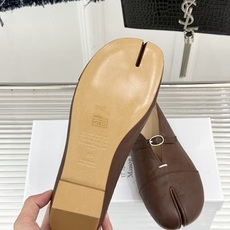MaisonMargiela|MM6马吉拉 复古分趾玛丽珍鞋 谁懂马吉拉这双的魅力 复古分趾玛丽珍鞋型 招牌分趾灵魂设计 MaisonMargiela|MM6马吉拉 复古分趾玛丽珍鞋 谁懂马吉拉这双的魅力 复古分趾玛丽珍鞋型 招牌分趾灵魂设计