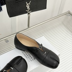 MaisonMargiela|MM6马吉拉 复古分趾玛丽珍鞋 谁懂马吉拉这双的魅力 复古分趾玛丽珍鞋型 招牌分趾灵魂设计 MaisonMargiela|MM6马吉拉 复古分趾玛丽珍鞋 谁懂马吉拉这双的魅力 复古分趾玛丽珍鞋型 招牌分趾灵魂设计