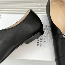 MaisonMargiela|MM6马吉拉 复古分趾玛丽珍鞋 谁懂马吉拉这双的魅力 复古分趾玛丽珍鞋型 招牌分趾灵魂设计 MaisonMargiela|MM6马吉拉 复古分趾玛丽珍鞋 谁懂马吉拉这双的魅力 复古分趾玛丽珍鞋型 招牌分趾灵魂设计