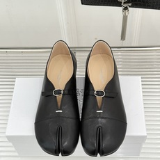 MaisonMargiela|MM6马吉拉 复古分趾玛丽珍鞋 谁懂马吉拉这双的魅力 复古分趾玛丽珍鞋型 招牌分趾灵魂设计 MaisonMargiela|MM6马吉拉 复古分趾玛丽珍鞋 谁懂马吉拉这双的魅力 复古分趾玛丽珍鞋型 招牌分趾灵魂设计