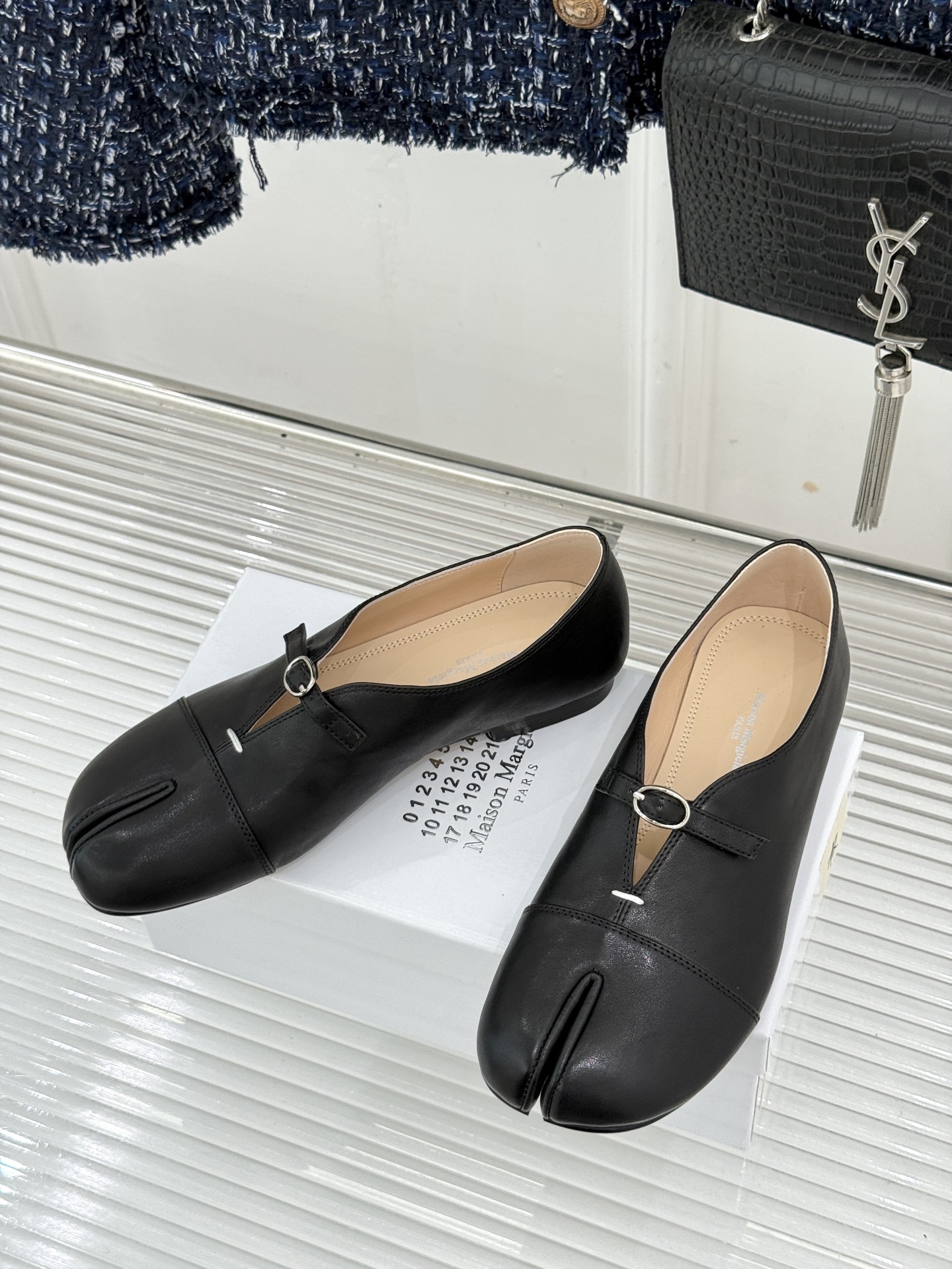MaisonMargiela|MM6马吉拉 复古分趾玛丽珍鞋 谁懂马吉拉这双的魅力 复古分趾玛丽珍鞋型 招牌分趾灵魂设计 MaisonMargiela|MM6马吉拉 复古分趾玛丽珍鞋 谁懂马吉拉这双的魅力 复古分趾玛丽珍鞋型 招牌分趾灵魂设计