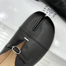 MaisonMargiela|MM6马吉拉 复古分趾玛丽珍鞋 谁懂马吉拉这双的魅力 复古分趾玛丽珍鞋型 招牌分趾灵魂设计 MaisonMargiela|MM6马吉拉 复古分趾玛丽珍鞋 谁懂马吉拉这双的魅力 复古分趾玛丽珍鞋型 招牌分趾灵魂设计