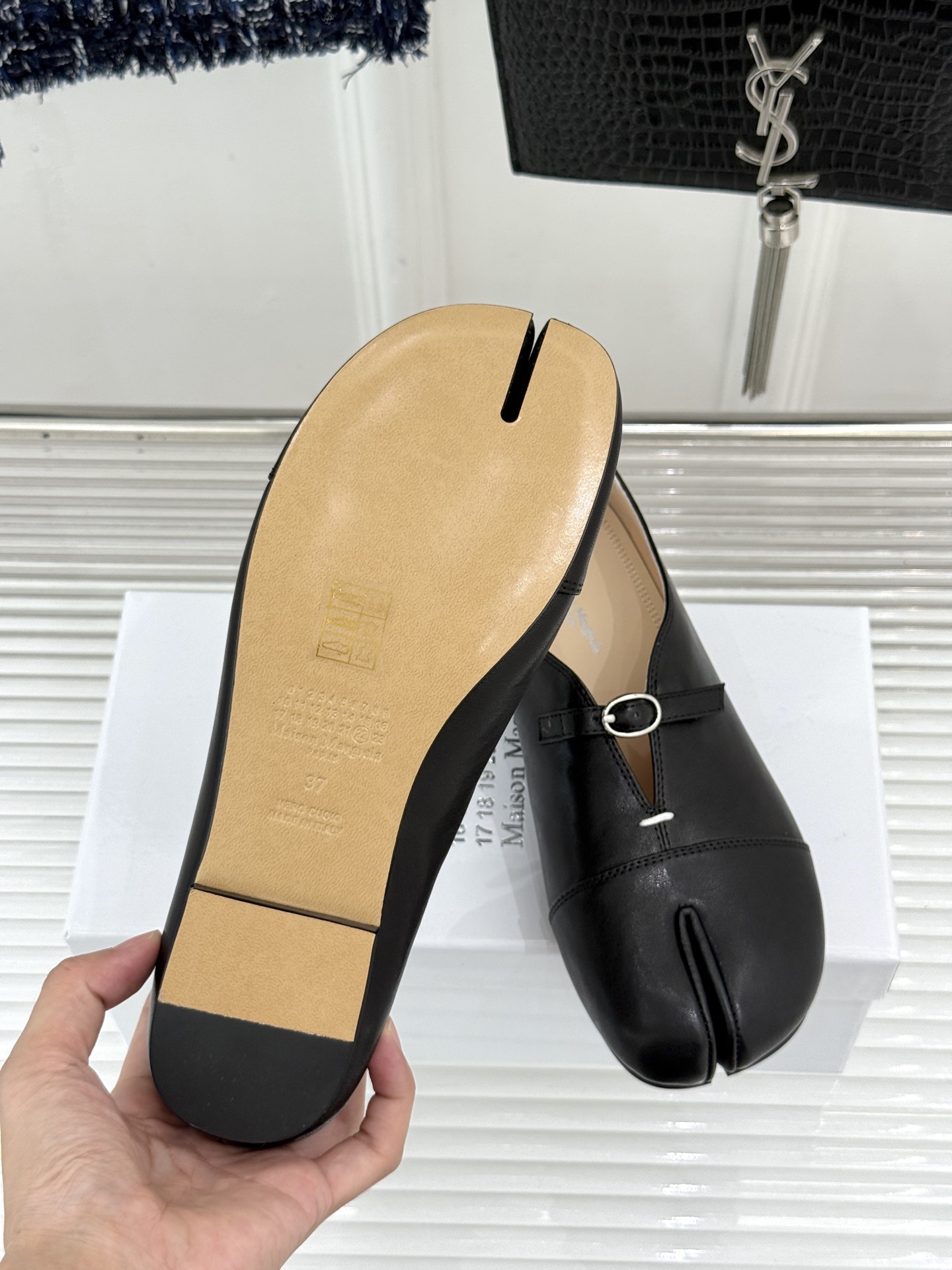 MaisonMargiela|MM6马吉拉 复古分趾玛丽珍鞋 谁懂马吉拉这双的魅力 复古分趾玛丽珍鞋型 招牌分趾灵魂设计 MaisonMargiela|MM6马吉拉 复古分趾玛丽珍鞋 谁懂马吉拉这双的魅力 复古分趾玛丽珍鞋型 招牌分趾灵魂设计