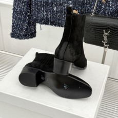 Celine /塞琳26WF新品复古 做旧粗跟切尔西短靴 复古做旧牛皮肌理出众 粗跟稳当走路毫不费力 弹力靴筒贴合脚踝线 Celine /塞琳26WF新品复古 做旧粗跟切尔西短靴 复古做旧牛皮肌理出众 粗跟稳当走路毫不费力 弹力靴筒贴合脚踝线
