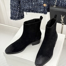 Celine /塞琳26WF新品复古 做旧粗跟切尔西短靴 复古做旧牛皮肌理出众 粗跟稳当走路毫不费力 弹力靴筒贴合脚踝线 Celine /塞琳26WF新品复古 做旧粗跟切尔西短靴 复古做旧牛皮肌理出众 粗跟稳当走路毫不费力 弹力靴筒贴合脚踝线
