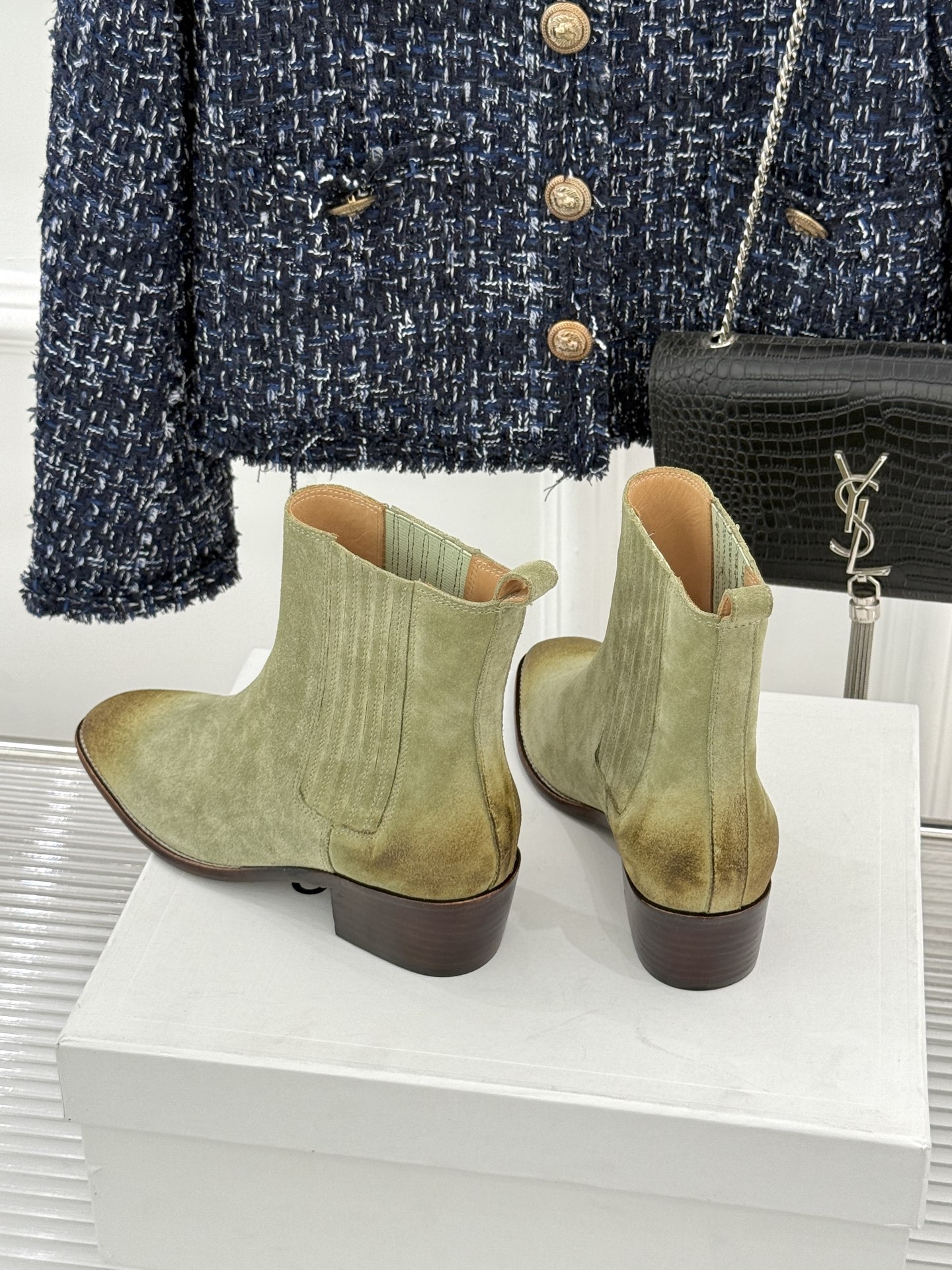 Celine /塞琳26WF新品复古 做旧粗跟切尔西短靴 复古做旧牛皮肌理出众 粗跟稳当走路毫不费力 弹力靴筒贴合脚踝线