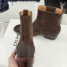 Celine /塞琳26WF新品复古 做旧粗跟切尔西短靴 复古做旧牛皮肌理出众 粗跟稳当走路毫不费力 弹力靴筒贴合脚踝线 Celine /塞琳26WF新品复古 做旧粗跟切尔西短靴 复古做旧牛皮肌理出众 粗跟稳当走路毫不费力 弹力靴筒贴合脚踝线