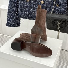 Celine /塞琳26WF新品复古 做旧粗跟切尔西短靴 复古做旧牛皮肌理出众 粗跟稳当走路毫不费力 弹力靴筒贴合脚踝线 Celine /塞琳26WF新品复古 做旧粗跟切尔西短靴 复古做旧牛皮肌理出众 粗跟稳当走路毫不费力 弹力靴筒贴合脚踝线