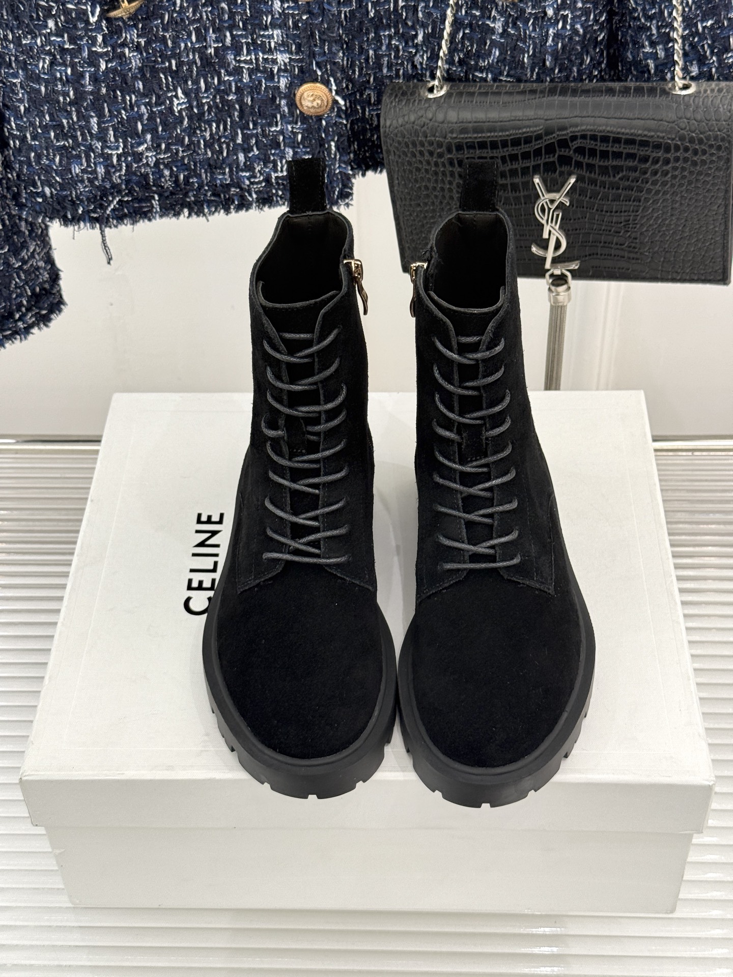 Celine /塞琳26WF新品凯旋门 复古厚底马丁靴短靴 当英伦硬朗邂逅巴黎优雅 这双马丁靴以复古之形 写就当代格调。
