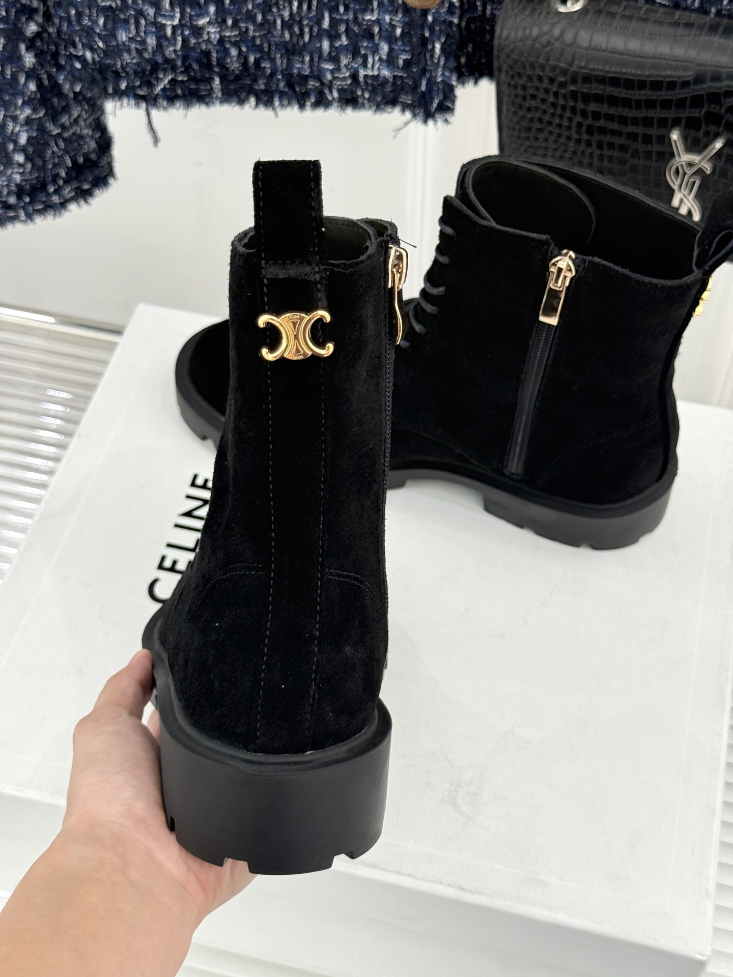 Celine /塞琳26WF新品凯旋门 复古厚底马丁靴短靴 当英伦硬朗邂逅巴黎优雅 这双马丁靴以复古之形 写就当代格调。
