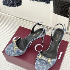 Gucci/古驰26WF新品马衔扣 鱼嘴防水台细跟高跟凉鞋 演绎复古奢华与现代气场的融合之作。 标志性金属马衔扣点缀鱼嘴 Gucci/古驰26WF新品马衔扣 鱼嘴防水台细跟高跟凉鞋 演绎复古奢华与现代气场的融合之作。 标志性金属马衔扣点缀鱼嘴