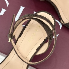 Gucci/古驰26WF新品马衔扣 坡跟凉鞋 浅金马衔扣复古辨识度高 坡跟稳当久走不累脚 露趾剪裁巧饰纤细足型 意式缝线 Gucci/古驰26WF新品马衔扣 坡跟凉鞋 浅金马衔扣复古辨识度高 坡跟稳当久走不累脚 露趾剪裁巧饰纤细足型 意式缝线