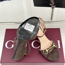 Gucci/古驰26WF新品马衔扣 坡跟凉鞋 浅金马衔扣复古辨识度高 坡跟稳当久走不累脚 露趾剪裁巧饰纤细足型 意式缝线 Gucci/古驰26WF新品马衔扣 坡跟凉鞋 浅金马衔扣复古辨识度高 坡跟稳当久走不累脚 露趾剪裁巧饰纤细足型 意式缝线