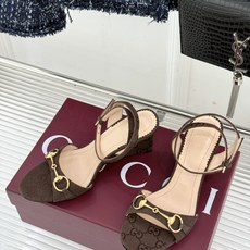 Gucci/古驰26WF新品马衔扣 坡跟凉鞋 浅金马衔扣复古辨识度高 坡跟稳当久走不累脚 露趾剪裁巧饰纤细足型 意式缝线 Gucci/古驰26WF新品马衔扣 坡跟凉鞋 浅金马衔扣复古辨识度高 坡跟稳当久走不累脚 露趾剪裁巧饰纤细足型 意式缝线
