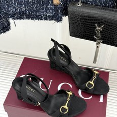 Gucci/古驰26WF新品马衔扣 坡跟凉鞋 浅金马衔扣复古辨识度高 坡跟稳当久走不累脚 露趾剪裁巧饰纤细足型 意式缝线 Gucci/古驰26WF新品马衔扣 坡跟凉鞋 浅金马衔扣复古辨识度高 坡跟稳当久走不累脚 露趾剪裁巧饰纤细足型 意式缝线