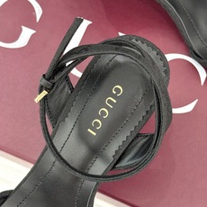 Gucci/古驰26WF新品马衔扣 坡跟凉鞋 浅金马衔扣复古辨识度高 坡跟稳当久走不累脚 露趾剪裁巧饰纤细足型 意式缝线 Gucci/古驰26WF新品马衔扣 坡跟凉鞋 浅金马衔扣复古辨识度高 坡跟稳当久走不累脚 露趾剪裁巧饰纤细足型 意式缝线
