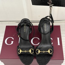 Gucci/古驰26WF新品马衔扣 坡跟凉鞋 浅金马衔扣复古辨识度高 坡跟稳当久走不累脚 露趾剪裁巧饰纤细足型 意式缝线 Gucci/古驰26WF新品马衔扣 坡跟凉鞋 浅金马衔扣复古辨识度高 坡跟稳当久走不累脚 露趾剪裁巧饰纤细足型 意式缝线